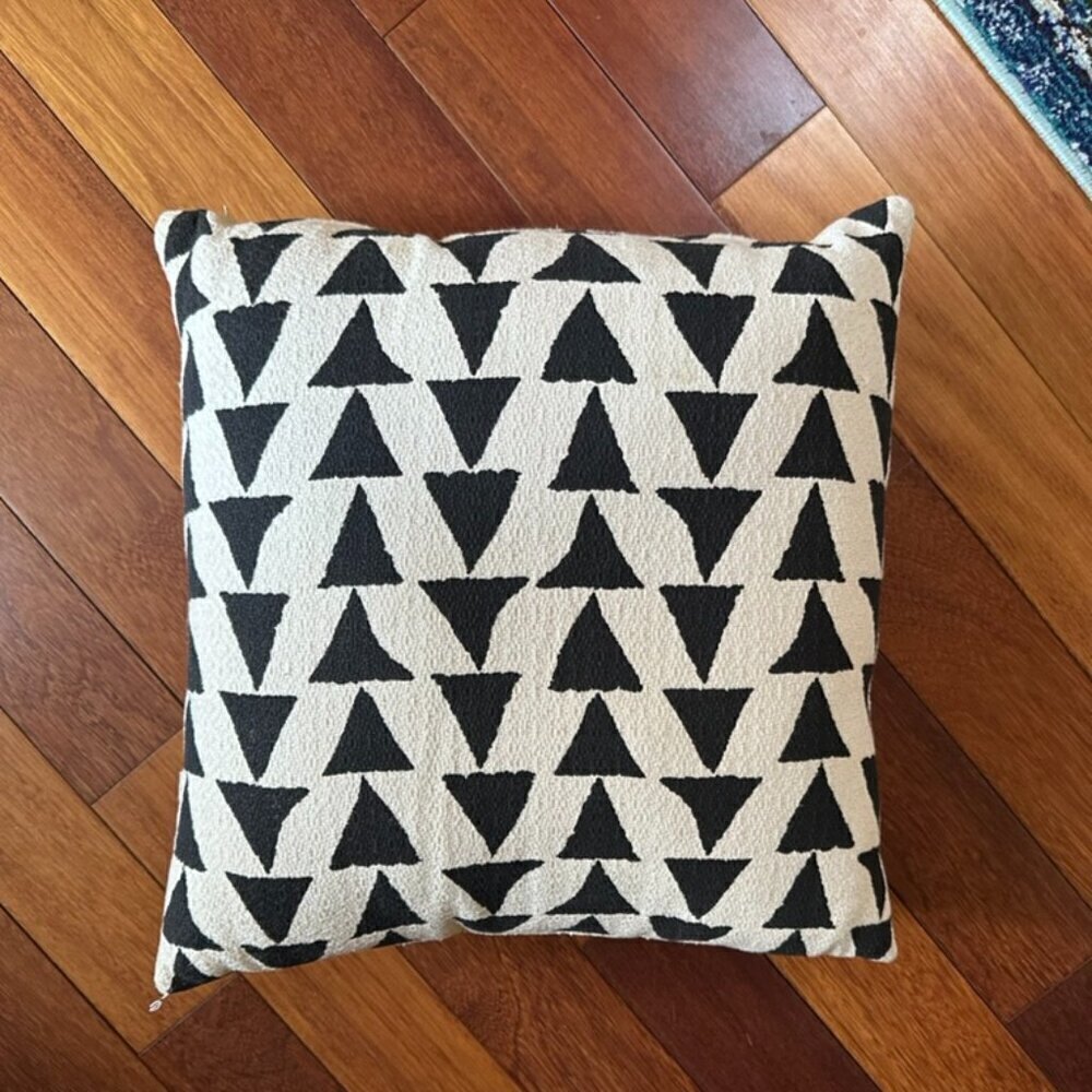 Accent pillow | Abstract pattern throw pillow like new